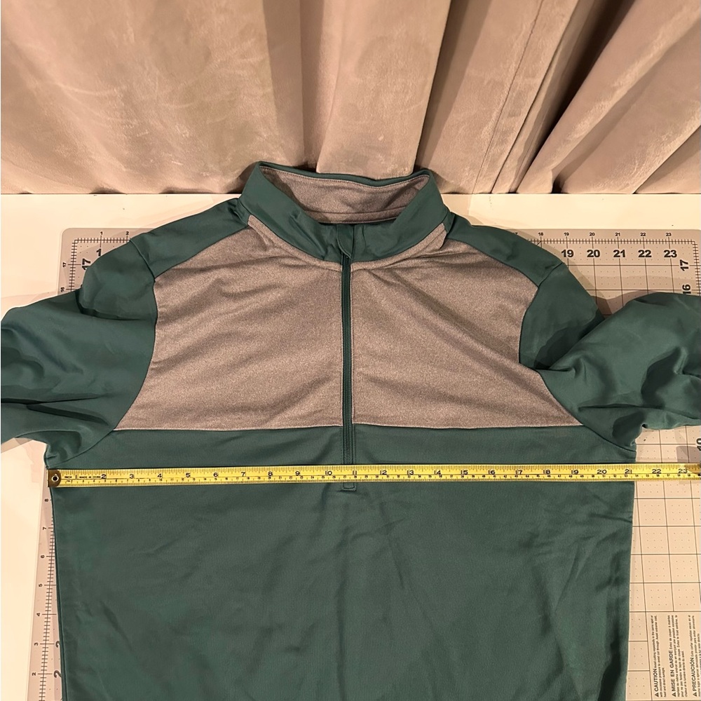 adidas Men's Green and Gray 1/4 Zip lightweight pullover - Picture 8 of 9